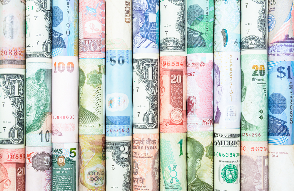 What Currency Should You Pay In When You Travel?